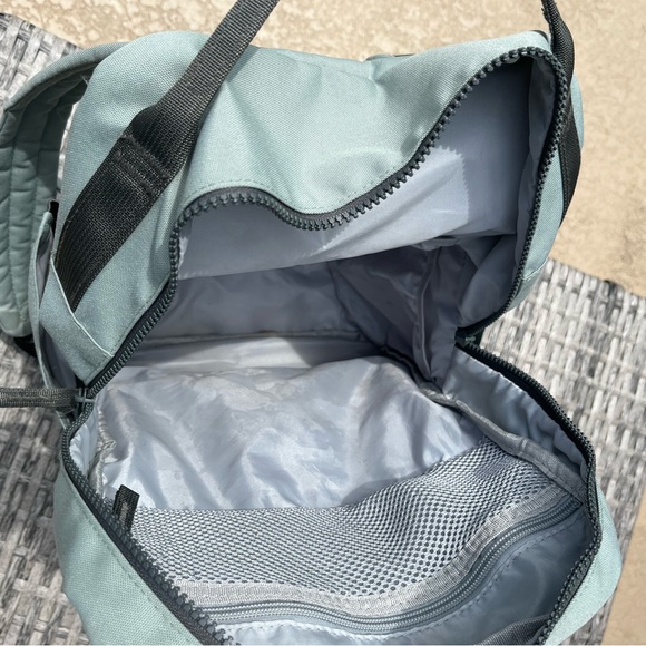 Red Rovr Diaper Backpack - Picture 5 of 6